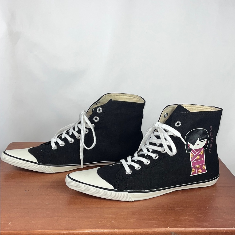Twentysixred  Sugar blk/white high-top lace up pointy toe sneakers Sz 9